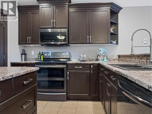 143 Eagle Crescent, Williams Lake, BC - Indoor Photo Showing Kitchen With Double Sink