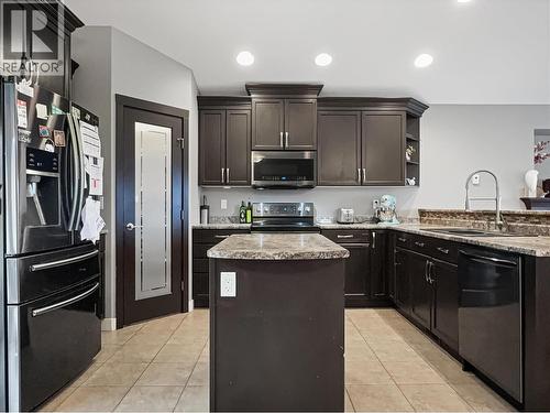 143 Eagle Crescent, Williams Lake, BC - Indoor Photo Showing Kitchen With Double Sink With Upgraded Kitchen