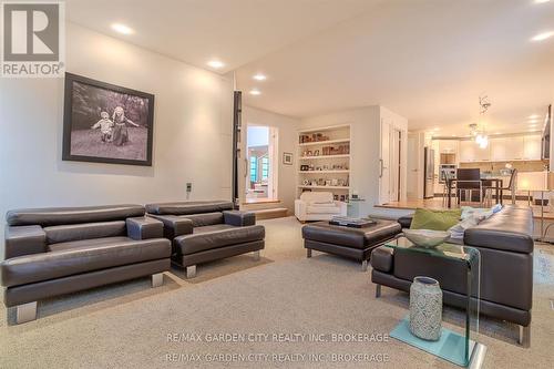 86 Tremont Drive, St. Catharines (Glendale/Glenridge), ON - Indoor Photo Showing Living Room