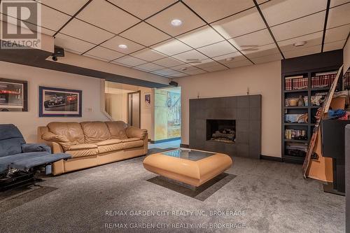 86 Tremont Drive, St. Catharines (Glendale/Glenridge), ON - Indoor Photo Showing Living Room
