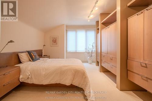 86 Tremont Drive, St. Catharines (Glendale/Glenridge), ON - Indoor Photo Showing Bedroom