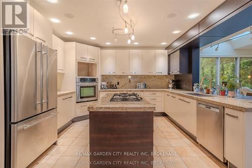 86 Tremont Drive, St. Catharines (Glendale/Glenridge), ON - Indoor Photo Showing Kitchen