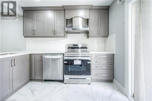 279 Dixon Street, Kitchener, ON - Indoor Photo Showing Kitchen