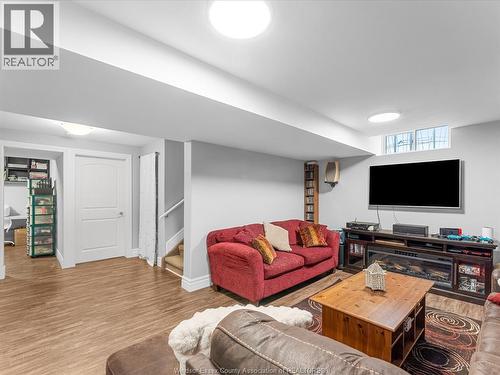 65 Augustus, Lasalle, ON - Indoor