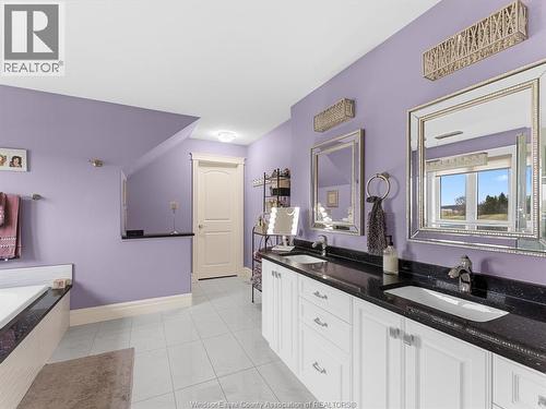 65 Augustus, Lasalle, ON - Indoor Photo Showing Bathroom