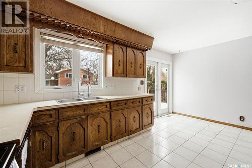 30 Dalhousie Way, Regina, SK - Indoor Photo Showing Kitchen With Double Sink