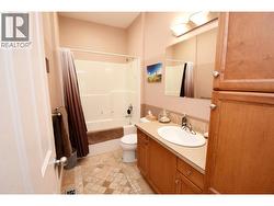 Main bathroom on upper level - 