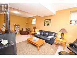 Large family/rec room in basement - 