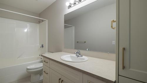14-2300 Silver Place, Kelowna, BC - Indoor Photo Showing Bathroom