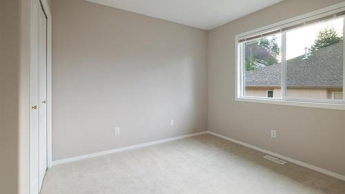 14-2300 Silver Place, Kelowna, BC - Indoor Photo Showing Other Room