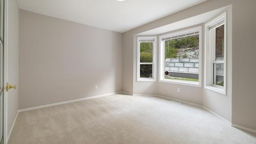 14-2300 Silver Place, Kelowna, BC - Indoor Photo Showing Other Room