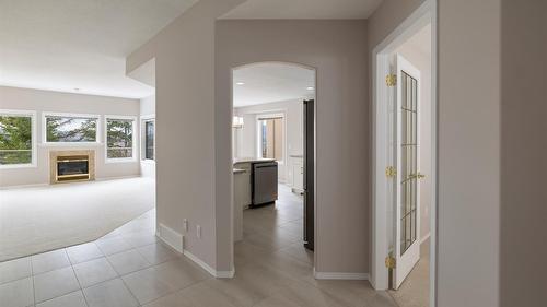 14-2300 Silver Place, Kelowna, BC - Indoor Photo Showing Other Room