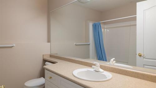 14-2300 Silver Place, Kelowna, BC - Indoor Photo Showing Bathroom