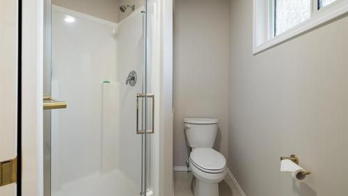 14-2300 Silver Place, Kelowna, BC - Indoor Photo Showing Bathroom