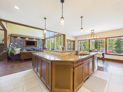 108 River Drive, Cranbrook, BC - Indoor Photo Showing Kitchen