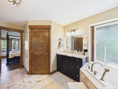 108 River Drive, Cranbrook, BC - Indoor Photo Showing Bathroom