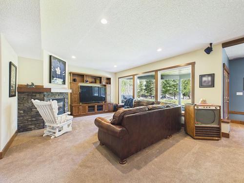 108 River Drive, Cranbrook, BC - Indoor Photo Showing Living Room