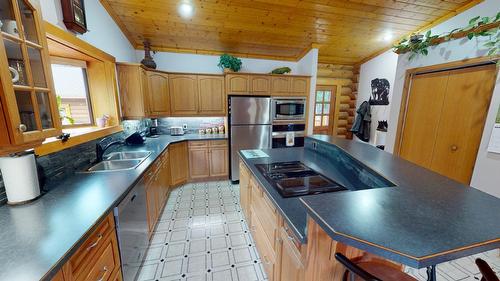 6006 Wolf Creek Road, Wasa, BC - Indoor Photo Showing Kitchen With Double Sink