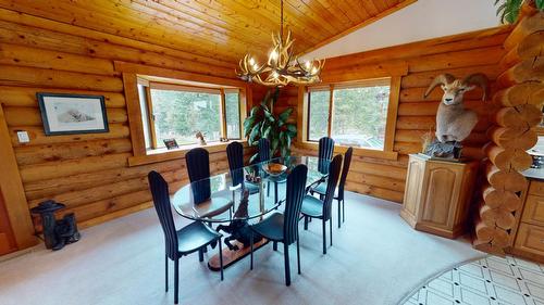 6006 Wolf Creek Road, Wasa, BC - Indoor Photo Showing Dining Room