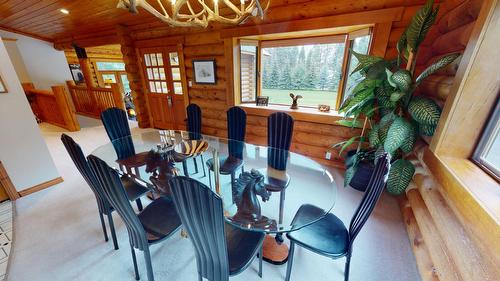 6006 Wolf Creek Road, Wasa, BC - Indoor Photo Showing Dining Room