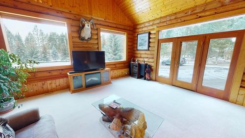6006 Wolf Creek Road, Wasa, BC - Indoor