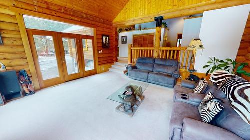 6006 Wolf Creek Road, Wasa, BC - Indoor