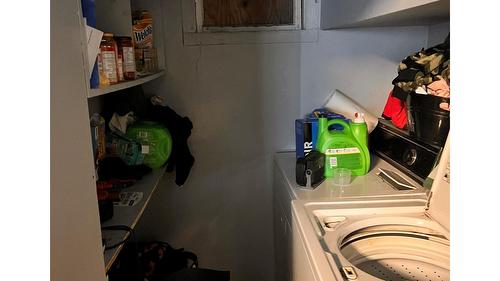 123 13Th Avenue, Cranbrook, BC - Indoor Photo Showing Laundry Room