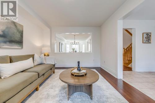 5811 Page Crescent, Burlington, ON - Indoor Photo Showing Living Room