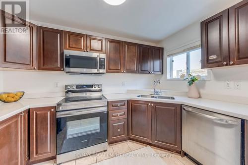 5811 Page Crescent, Burlington, ON - Indoor Photo Showing Kitchen With Double Sink