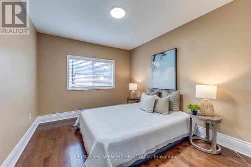 5811 Page Crescent, Burlington, ON - Indoor Photo Showing Bedroom