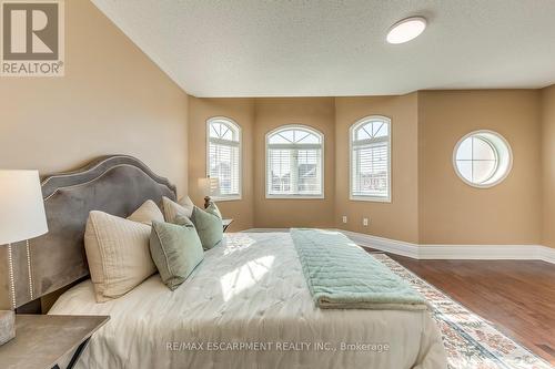 5811 Page Crescent, Burlington, ON - Indoor Photo Showing Bedroom