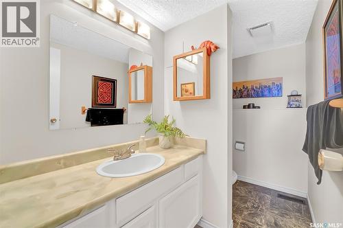 703 Candle Court, Saskatoon, SK - Indoor Photo Showing Bathroom