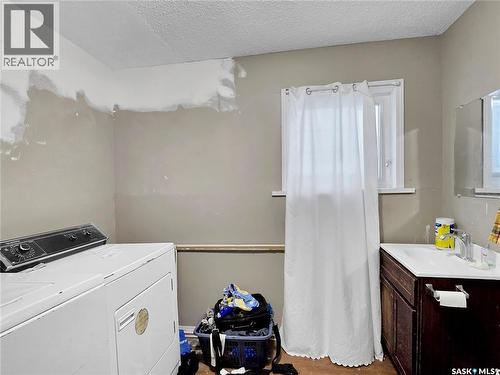 312 E Avenue S, Saskatoon, SK - Indoor Photo Showing Laundry Room