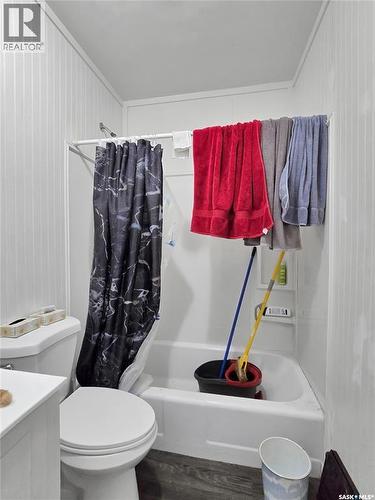 203 U Avenue S, Saskatoon, SK - Indoor Photo Showing Bathroom