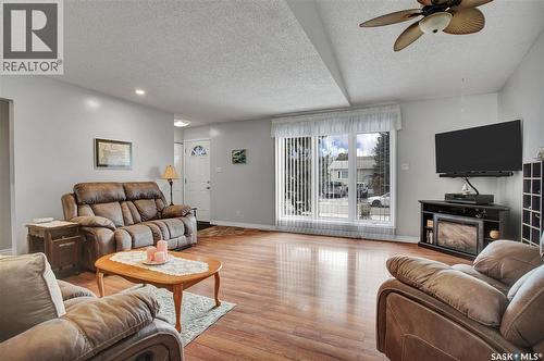 119 Spinks Drive, Saskatoon, SK - Indoor Photo Showing Living Room
