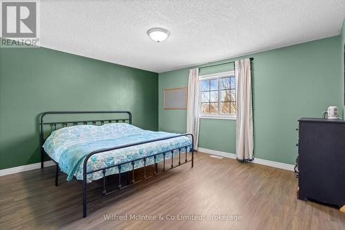 59 Dales Drive, Mapleton, ON - Indoor Photo Showing Bedroom