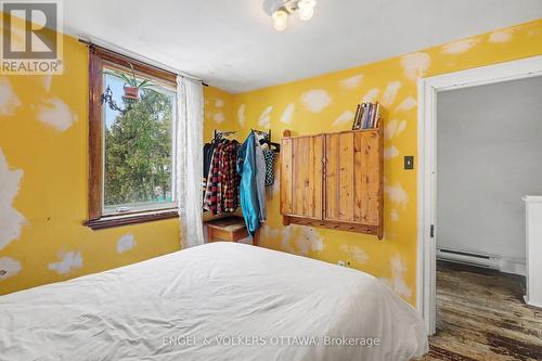 86 Pinhey Street, Ottawa, ON - Indoor Photo Showing Bedroom