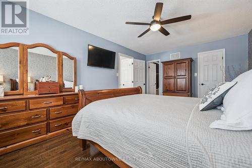 2421 Hargood Place, Mississauga, ON - Indoor Photo Showing Bedroom