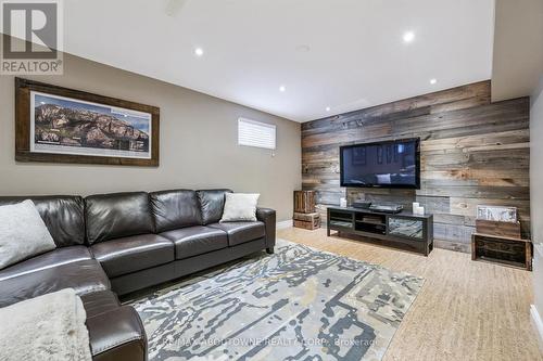 2421 Hargood Place, Mississauga, ON - Indoor Photo Showing Living Room