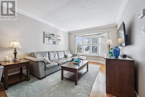 2421 Hargood Place, Mississauga, ON - Indoor Photo Showing Living Room