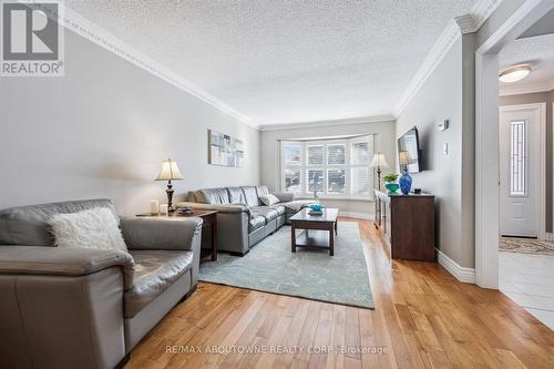 2421 Hargood Place, Mississauga, ON - Indoor Photo Showing Living Room