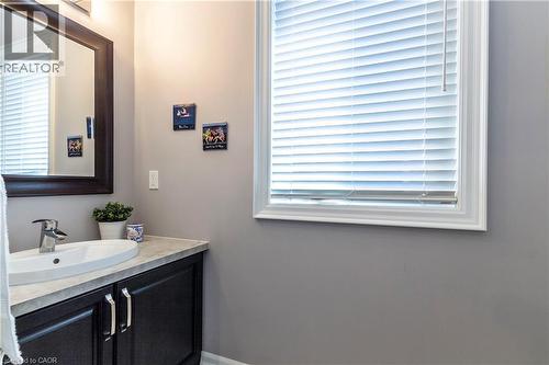 Bathroom featuring vanity - 72 Pond View Gate, Waterdown, ON - Indoor Photo Showing Bathroom