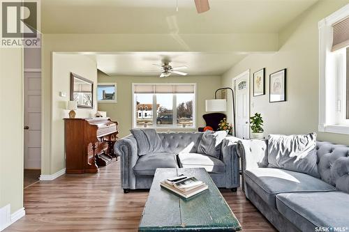 800 Pheasant Street, Grenfell, SK - Indoor Photo Showing Living Room