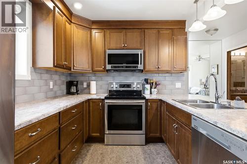 800 Pheasant Street, Grenfell, SK - Indoor Photo Showing Kitchen With Double Sink