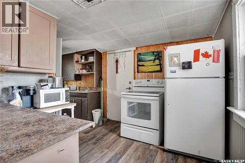 206 K Avenue S, Saskatoon, SK - Indoor Photo Showing Kitchen