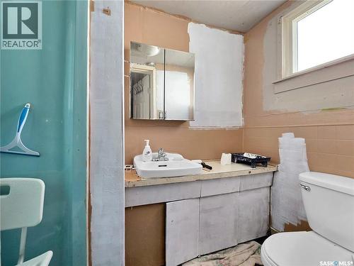 206 K Avenue S, Saskatoon, SK - Indoor Photo Showing Bathroom
