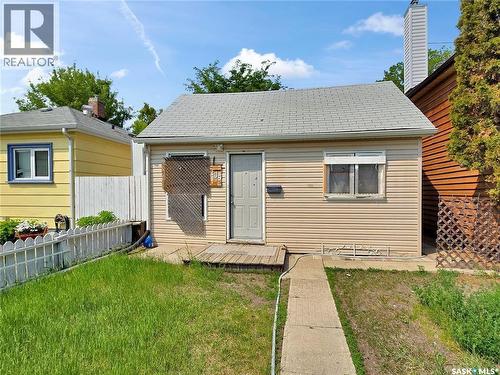 205 J Avenue S, Saskatoon, SK - Outdoor