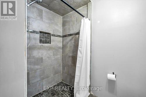 17 - 1415 Fieldlight Boulevard, Pickering, ON - Indoor Photo Showing Bathroom