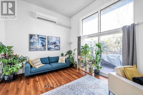 17 - 1415 Fieldlight Boulevard, Pickering, ON - Indoor Photo Showing Living Room