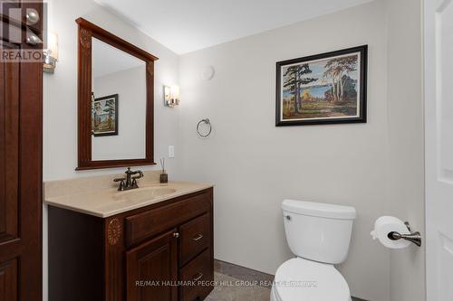 10 Duckworth Street, Barrie, ON - Indoor Photo Showing Bathroom